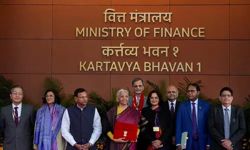 Union Budget : निर्मला सीतारमण ने वित्त मंत्रालय की टीम के साथ फोटो खिंचवाई