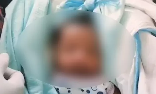नवजात को सड़क किनारे फेंककर अज्ञात फरार नवजात को सड़क किनारे फेंककर अज्ञात फरार