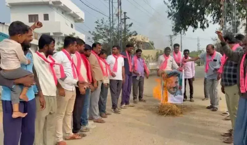 Siddipet: केसीआर को एसआईटी के समन पर सिद्दीपेट में विरोध प्रदर्शन