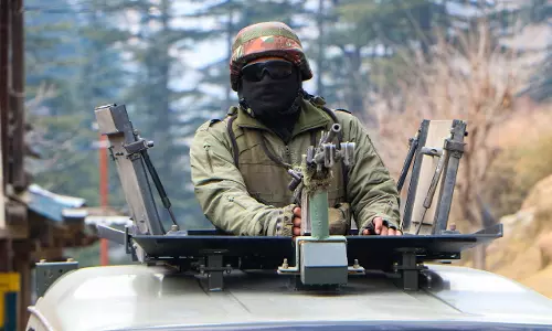 Kishtwar में मुठभेड़ में तीन जवान घायल, जैश-ए-मोहम्मद के आतंकवादी फंसे Kishtwar में मुठभेड़ में तीन जवान घायल, जैश-ए-मोहम्मद के आतंकवादी फंसे