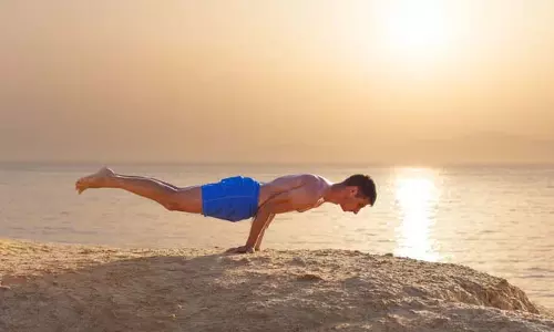 Yoga: सुबह या शाम, योग कब करें तो असर दोगुना होगा