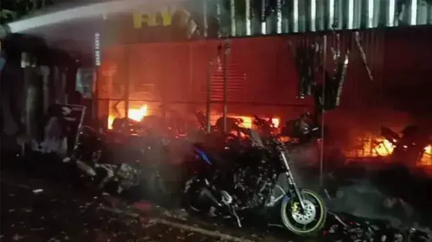 Malappuram में वर्कशॉप में आग लगी 26 मोटरसाइकिलें पूरी तरह जलकर खाक हो गईं