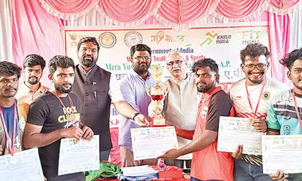 Andhra: जिला स्तरीय खेल प्रतियोगिताएं आयोजित की गईं Andhra: जिला स्तरीय खेल प्रतियोगिताएं आयोजित की गईं