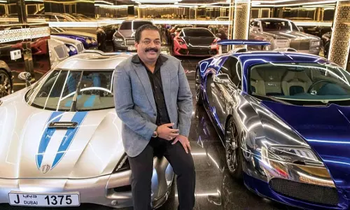 खून से सनी कुर्सी पर बैठे; कॉन्फिडेंट ग्रुप के MD ने सी.जे. रॉय की मौत के आखिरी पलों के बारे में बताया खून से सनी कुर्सी पर बैठे; कॉन्फिडेंट ग्रुप के MD ने सी.जे. रॉय की मौत के आखिरी पलों के बारे में बताया