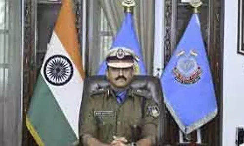 DC CRPF ने जम्मू-कश्मीर में शांति और स्थिरता सुनिश्चित करने के लिए अधिकारियों को दिए निर्देश DC CRPF ने जम्मू-कश्मीर में शांति और स्थिरता सुनिश्चित करने के लिए अधिकारियों को दिए निर्देश