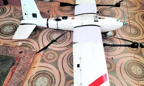 Doddaballapura : पलानजोगहल्ली के पास हवाई जहाज जैसा ड्रोन मिला Doddaballapura : पलानजोगहल्ली के पास हवाई जहाज जैसा ड्रोन मिला