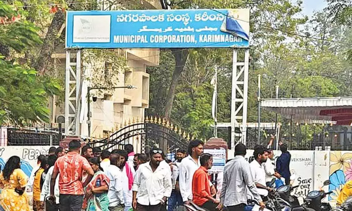 Telangana: नगरपालिका चुनावों से पहले करीमनगर में राजनीतिक माहौल गरमाया