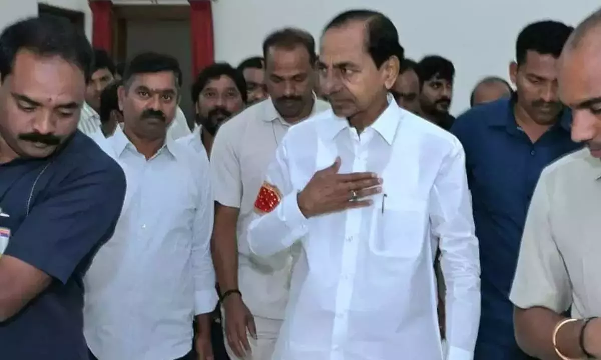 KCR SIT की पूछताछ के लिए एर्रावल्ली से नंदी नगर के लिए रवाना हुए