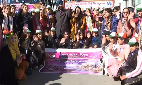 Doda से 60 से अधिक लड़कियां शैक्षिक अनुभव यात्रा के लिए जम्मू रवाना हुईं