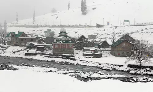 J&K में बारिश और बर्फबारी, श्रीनगर में दिन के तापमान में सुधार