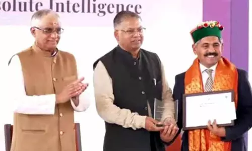 शिक्षा के क्षेत्र में बेहतरीन योगदान के लिए Indora के शिक्षक को सम्मानित किया गया शिक्षा के क्षेत्र में बेहतरीन योगदान के लिए Indora के शिक्षक को सम्मानित किया गया