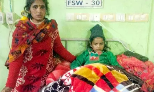 छह साल की Dharamshala की बच्ची ज़िंदगी के लिए लड़ रही, हड़ताल की वजह से हेल्थकेयर सर्विस ठप छह साल की Dharamshala की बच्ची ज़िंदगी के लिए लड़ रही, हड़ताल की वजह से हेल्थकेयर सर्विस ठप