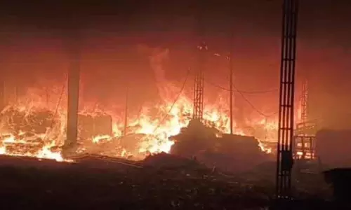 Kerala : प्लाईवुड फैक्ट्री में भीषण आग लगी