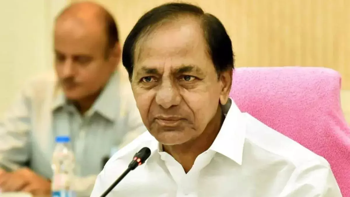 Phone-tapping case: SIT की जांच से पहले KCR हैदराबाद पहुंचे Phone-tapping case: SIT की जांच से पहले KCR हैदराबाद पहुंचे