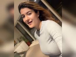 Shanaya कपूर ने अपनी शनिवार की रात लूप पर जी लिया सुनते हुए बिताई