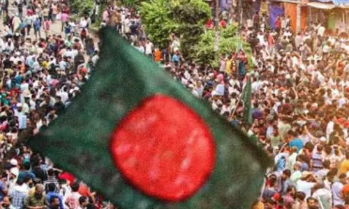 बांग्लादेश में चुनाव से पहले बढ़ते अपराध, जमात कार्यकर्ताओं ने बीएनपी कार्यालय में की तोड़फोड़