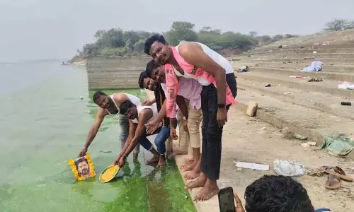 सूर्यापेटा BRS Leaders ने सीएम रेवंत रेड्डी के लिए पिंडदानम किया