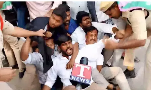 विरोध प्रदर्शन के बाद BRS नेता जेलू श्रीनिवास और थुंगा बालू गिरफ्तार