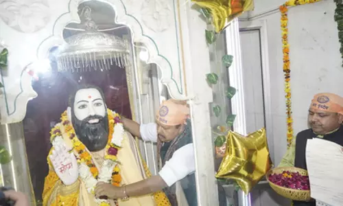Delhi: नितिन नबीन ने गुरु रविदास मंदिर में पूजा की
