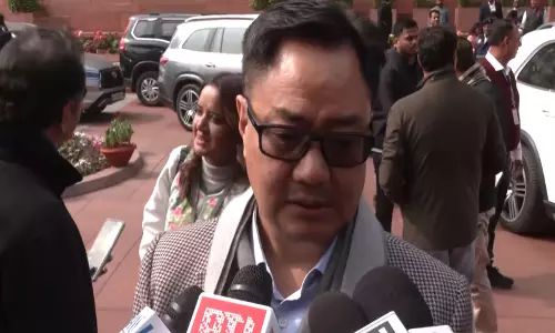 विपक्ष राजनीति खेल रहा है: Kiren Rijiju ने केंद्रीय बजट को जन-केंद्रित बताया विपक्ष राजनीति खेल रहा है: Kiren Rijiju ने केंद्रीय बजट को जन-केंद्रित बताया