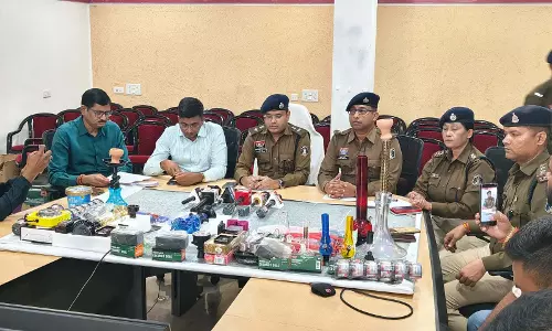 खमतराई में हुक्का, ई-सिगरेट का अवैध गोदाम जब्त, 25 लाख का माल बरामद खमतराई में हुक्का, ई-सिगरेट का अवैध गोदाम जब्त, 25 लाख का माल बरामद