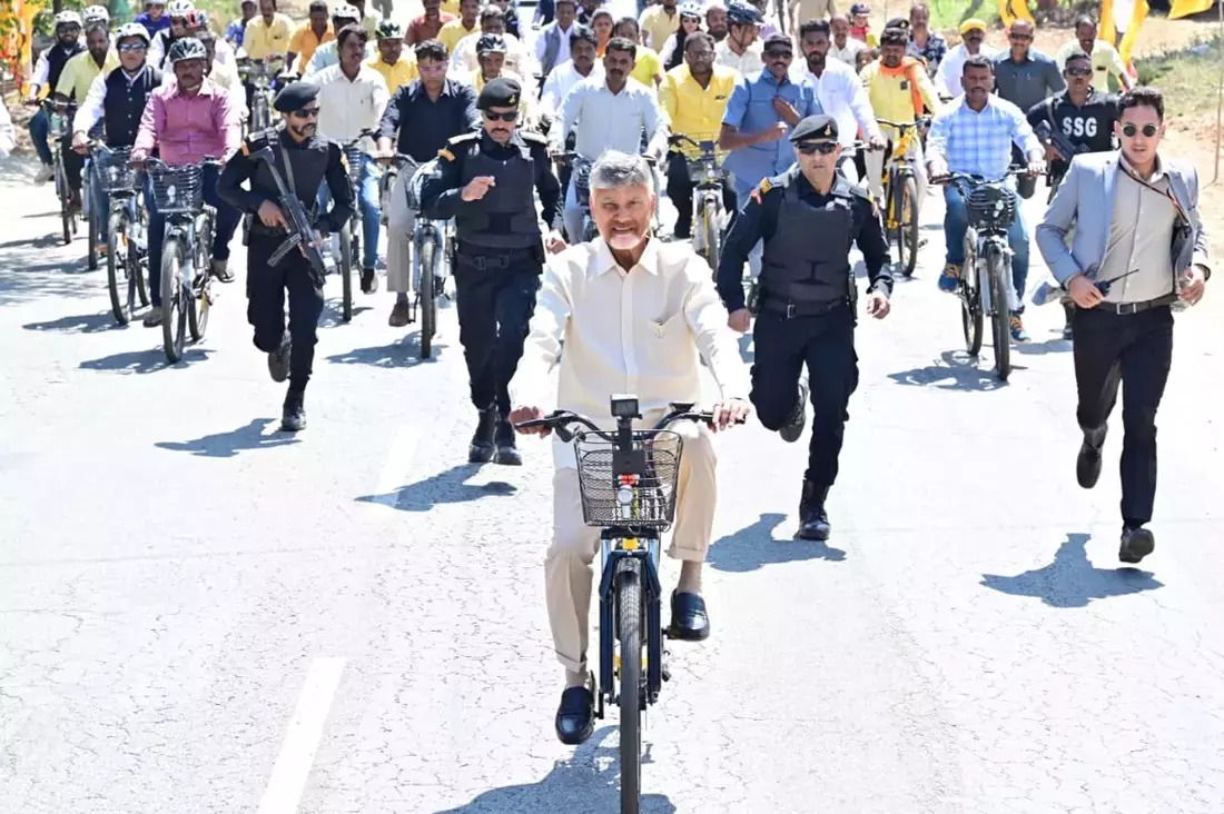 Kuppam ने गिनीज वर्ल्ड रिकॉर्ड बनाया, 5,555 ई-साइकिलें वितरित कीं