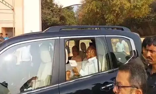 Sharad Pawar और प्रतिभा पवार का विद्या प्रतिष्ठान का औचक दौरा