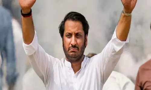 Parth Pawar मां के शपथ ग्रहण समारोह से अनुपस्थित रहे Parth Pawar मां के शपथ ग्रहण समारोह से अनुपस्थित रहे