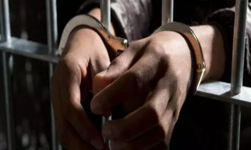 Pune crime: पति ने बेटी को जान से मारने की धमकी दी, महिला को टॉर्चर किया Pune crime: पति ने बेटी को जान से मारने की धमकी दी, महिला को टॉर्चर किया