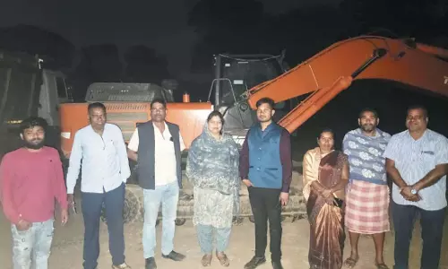 अवैध रेत उत्खनन पर बवाल: जिला पंचायत सदस्यों ने बरभाटा घाट पहुंचकर उठाए सवाल अवैध रेत उत्खनन पर बवाल: जिला पंचायत सदस्यों ने बरभाटा घाट पहुंचकर उठाए सवाल