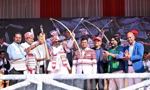 सीएम हेमंत सोरेन ने तिनसुकिया में रैली कर आदिवासियों की पहचान और अधिकार का उठाया मुद्दा सीएम हेमंत सोरेन ने तिनसुकिया में रैली कर आदिवासियों की पहचान और अधिकार का उठाया मुद्दा