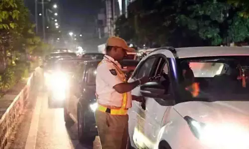 Cyberabad: वीकेंड पर नशे में गाड़ी चलाने के आरोप में 340 गिरफ्तार Cyberabad: वीकेंड पर नशे में गाड़ी चलाने के आरोप में 340 गिरफ्तार