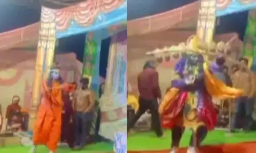 Uttar Pradesh की रामलीला में राम के तीर से रावण की आंख में चोट लगी, मामला दर्ज Uttar Pradesh की रामलीला में राम के तीर से रावण की आंख में चोट लगी, मामला दर्ज