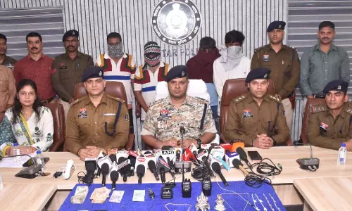 अंतरराज्यीय चोर गिरोह का पर्दाफाश, दो बड़ी चोरी के मामले में चार आरोपी गिरफ्तार अंतरराज्यीय चोर गिरोह का पर्दाफाश, दो बड़ी चोरी के मामले में चार आरोपी गिरफ्तार