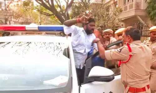 मंत्री के क्वार्टर पर धरना देने के आरोप में BRS नेताओं को गिरफ्तार किया गया