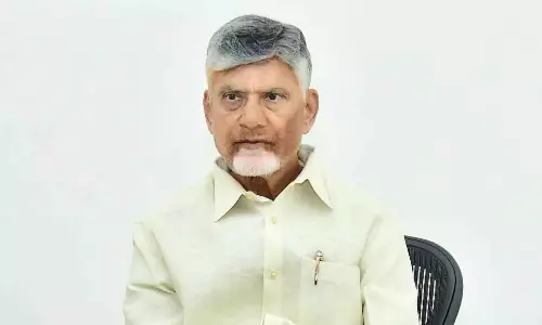 Naidu ने कुप्पम में TDP समीक्षा की, युवगलम पदयात्रा पर गीत जारी
