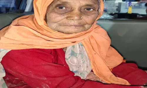 गुढ़ियारी पुलिस की मानवीय पहल: भटकी बुजुर्ग महिला को संजीवनी वृद्धा आश्रम में सुरक्षित आश्रय गुढ़ियारी पुलिस की मानवीय पहल: भटकी बुजुर्ग महिला को संजीवनी वृद्धा आश्रम में सुरक्षित आश्रय