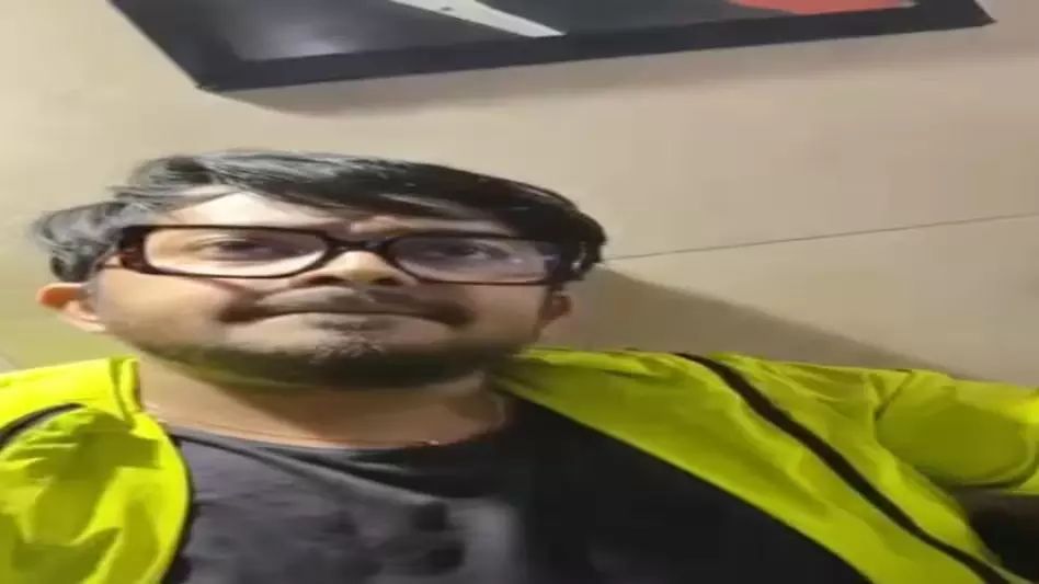 मटन की जगह बीफ परोसने वाला वेटर गिरफ्तार, मशहूर पब में जमकर हुआ हंगामा मटन की जगह बीफ परोसने वाला वेटर गिरफ्तार, मशहूर पब में जमकर हुआ हंगामा