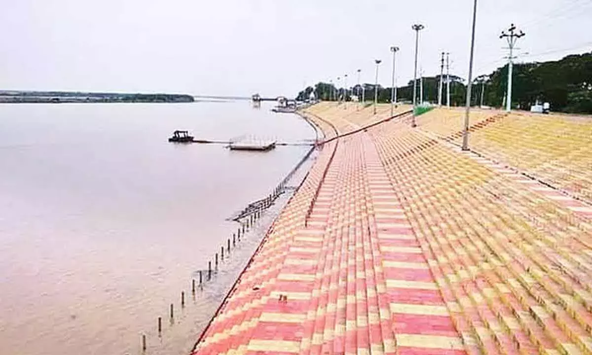 Andhra: गोदावरी पुष्करालु का आयोजन कुंभ मेला मॉडल पर किया जाएगा Andhra: गोदावरी पुष्करालु का आयोजन कुंभ मेला मॉडल पर किया जाएगा