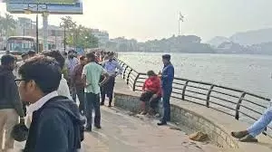 Ajmer: आनासागर झील में कूदी युवती, गोताखोर की त्वरित कार्रवाई से बची जान Ajmer: आनासागर झील में कूदी युवती, गोताखोर की त्वरित कार्रवाई से बची जान