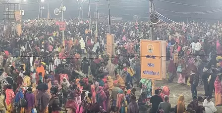 माघी पूर्णिमा पर वाराणसी के गंगा घाटों पर उमड़ा आस्था का सैलाब, श्रद्धालु लगा रहे पवित्र डुबकी माघी पूर्णिमा पर वाराणसी के गंगा घाटों पर उमड़ा आस्था का सैलाब, श्रद्धालु लगा रहे पवित्र डुबकी
