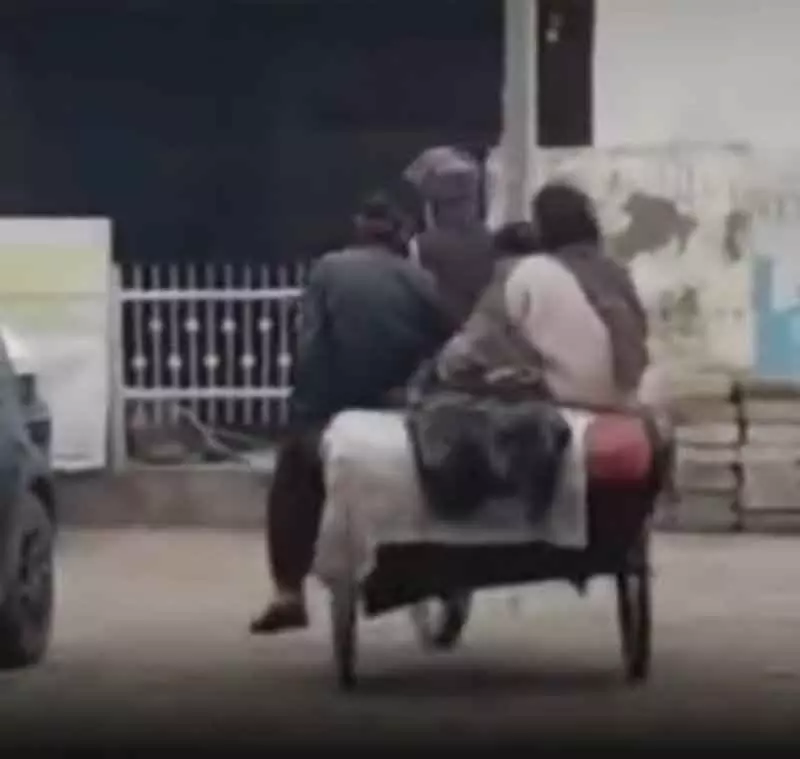 Faridabad अस्पताल से पत्नी का शव ठेले पर ले जाने के लिए मजबूर हुआ पति Faridabad अस्पताल से पत्नी का शव ठेले पर ले जाने के लिए मजबूर हुआ पति