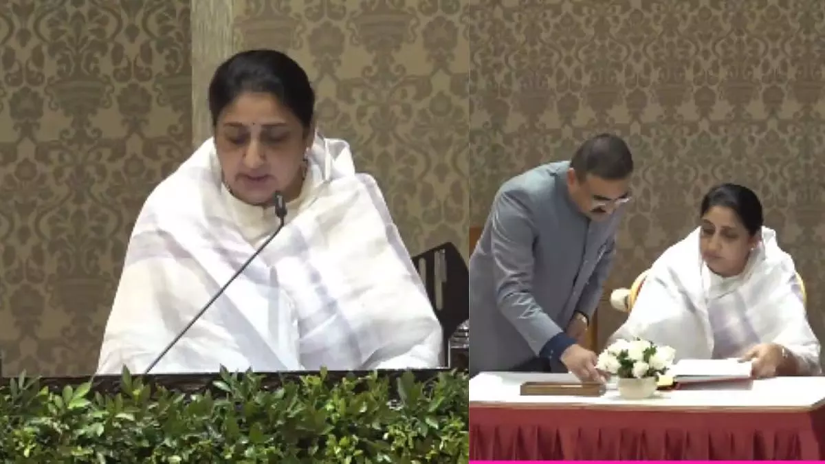Sunetra पवार ने महाराष्ट्र की डिप्टी सीएम के तौर पर शपथ ली Sunetra पवार ने महाराष्ट्र की डिप्टी सीएम के तौर पर शपथ ली