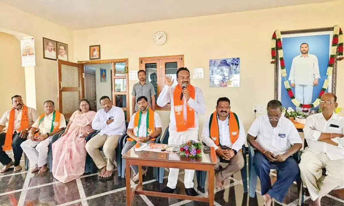 Telangana: गोदाम नागेश ने कागजनगर में बीजेपी की जीत की भविष्यवाणी की Telangana: गोदाम नागेश ने कागजनगर में बीजेपी की जीत की भविष्यवाणी की