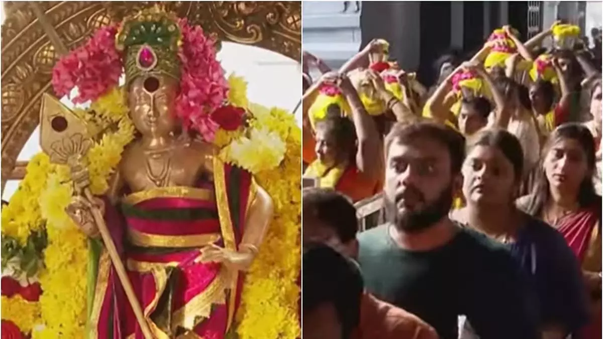 Vadapalani में थाईपुसम: दर्शन के लिए श्रद्धालु लंबी कतारों में इंतजार कर रहे है Vadapalani में थाईपुसम: दर्शन के लिए श्रद्धालु लंबी कतारों में इंतजार कर रहे है