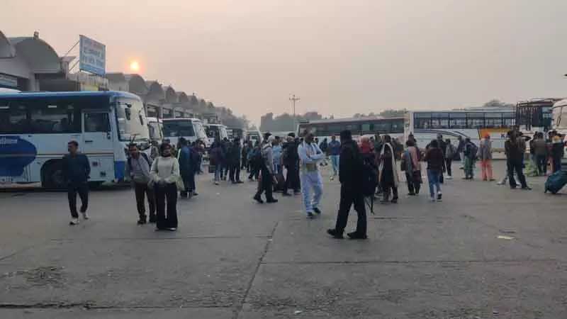 Kurukshetra कार्यक्रम के लिए बसों का रूट बदलने से यात्री फंसे Kurukshetra कार्यक्रम के लिए बसों का रूट बदलने से यात्री फंसे