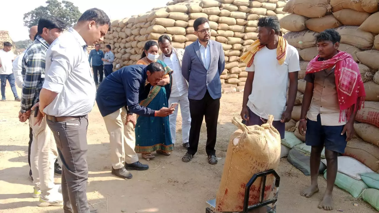 खरीदी और जब्ती मामले में प्रदेश में पहले पायदान पर रहा महासमुंद जिला खरीदी और जब्ती मामले में प्रदेश में पहले पायदान पर रहा महासमुंद जिला