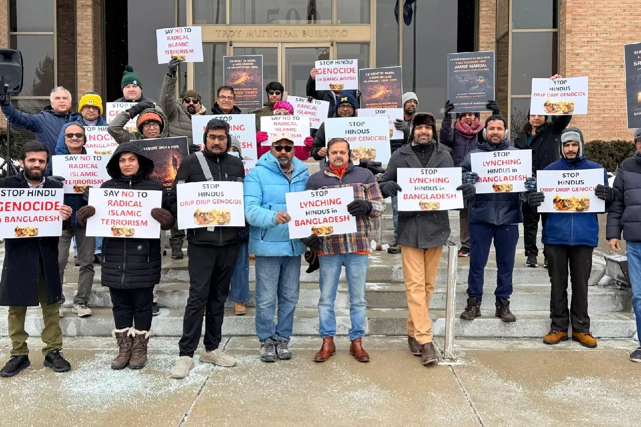 Bangladesh में टारगेटेड हमलों पर विरोध, US में रैलियों और प्रार्थना कार्यक्रम आयोजित Bangladesh में टारगेटेड हमलों पर विरोध, US में रैलियों और प्रार्थना कार्यक्रम आयोजित