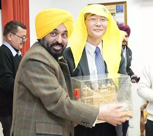 Punjab: राज्य के कृषि क्षेत्र को दक्षिण कोरिया से टेक्नोलॉजी का बूस्ट मिलेगा Punjab: राज्य के कृषि क्षेत्र को दक्षिण कोरिया से टेक्नोलॉजी का बूस्ट मिलेगा
