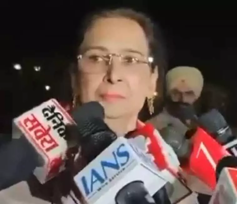 Navjot Kaur Sidhu ने कांग्रेस छोड़ी, पंजाब यूनिट के चीफ पर नेताओं को नज़रअंदाज़ करने का आरोप लगाया Navjot Kaur Sidhu ने कांग्रेस छोड़ी, पंजाब यूनिट के चीफ पर नेताओं को नज़रअंदाज़ करने का आरोप लगाया
